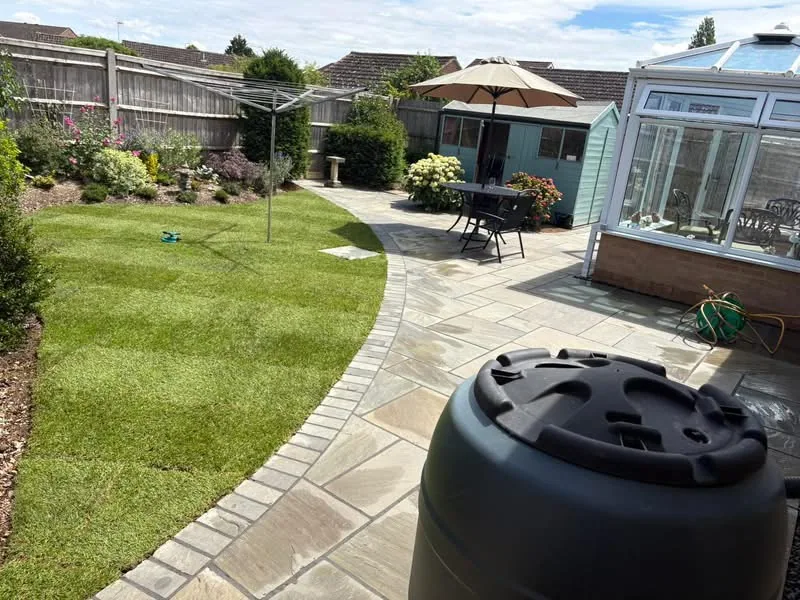 Curved garden landscaping - Four Corners Landscaping