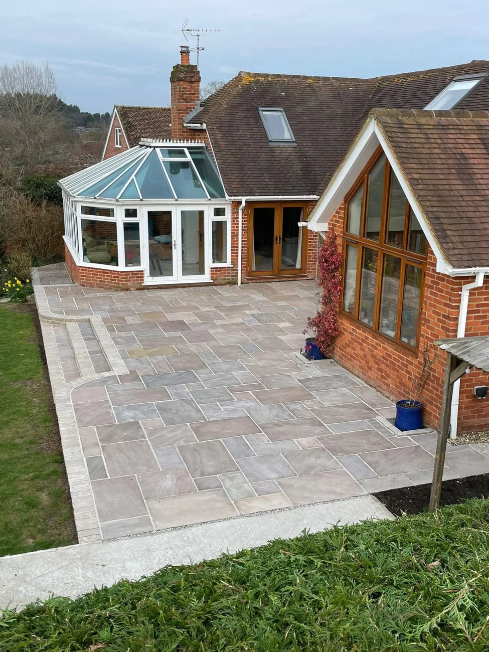 Natural stone patio - Four Corners Landscaping